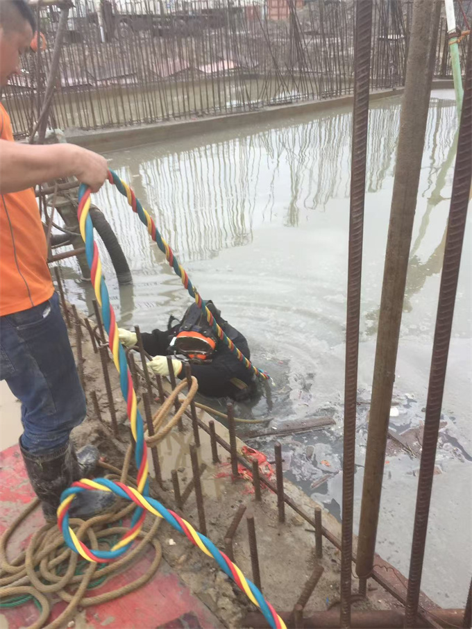 水下清淤清理队伍提供潜水施工队