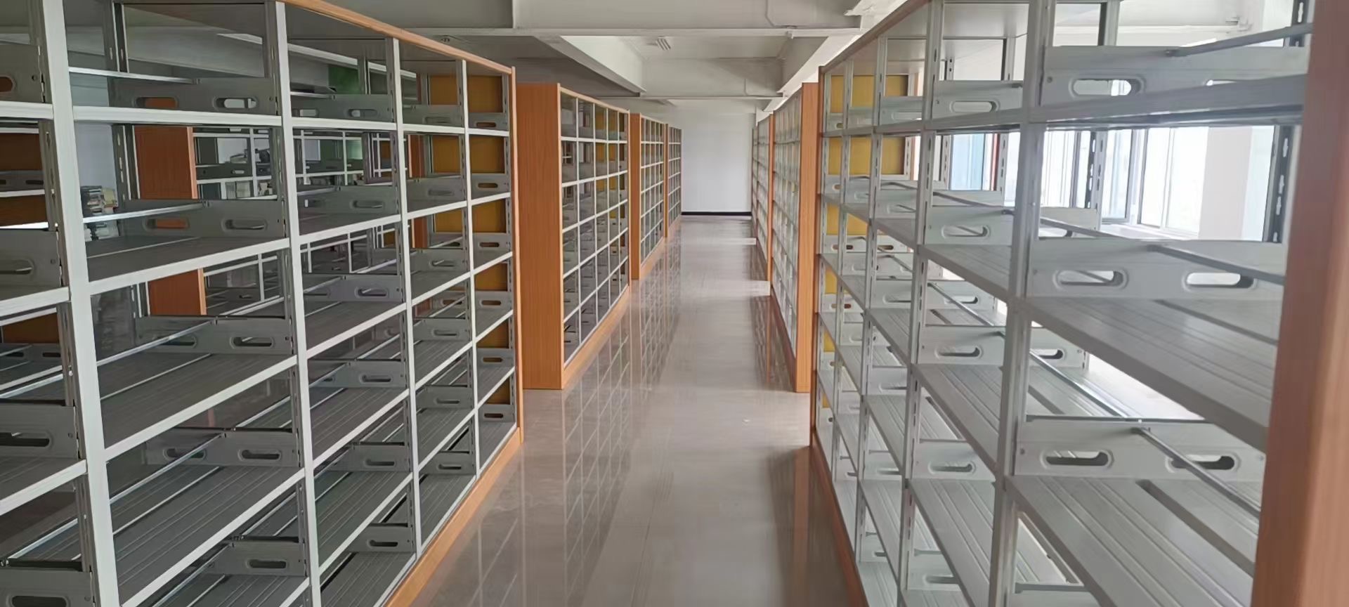 木护板图书架源头好货
